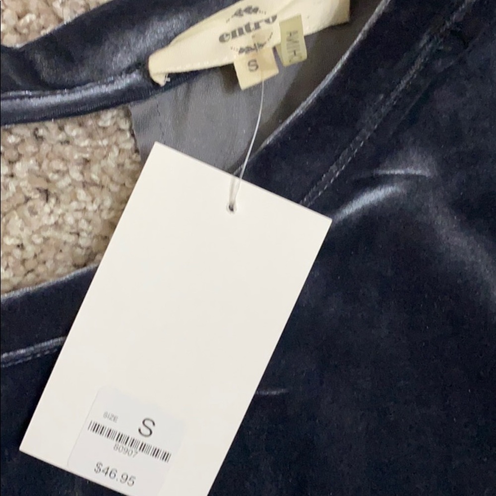 Bourique Top, never worn. Size Small. $46.95 new - Picture 2 of 3